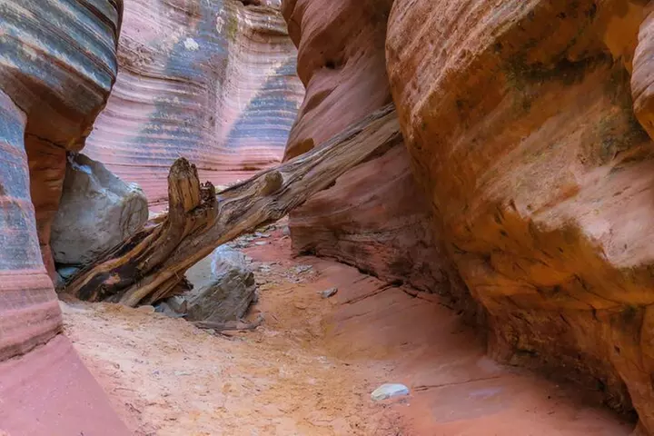 Peekaboo Slot Canyon 4WD Tour