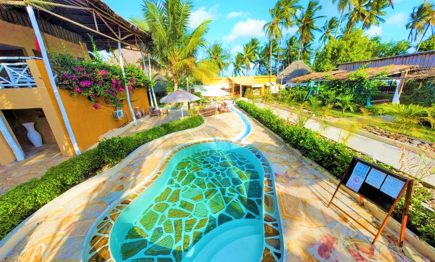 Image 12: ✈ ZANZIBAR | Marumbi - Zanzibar Bay Resort 4* - Plage de sable blanc