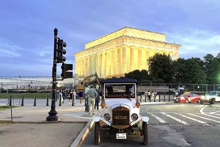 Washington DC Moonlight Tour by Electric Cart or Vintage Car