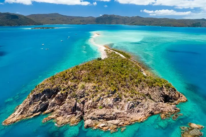 Full-Day Whitsunday Sail and Snorkel Adventure with Lunch