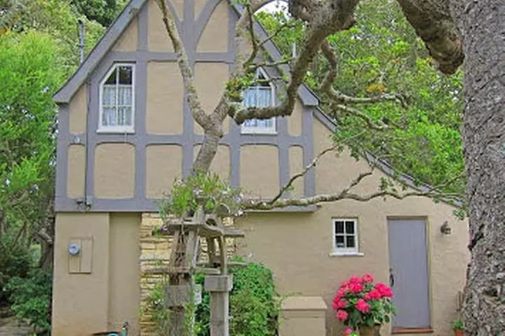 Carmel-by-the-Sea's Fairytale Houses: A Self-Guided Walking Tour
