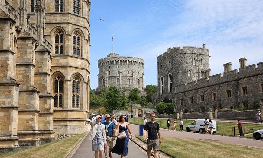 Image 1: Royal Windsor Castle Private Tour with pass