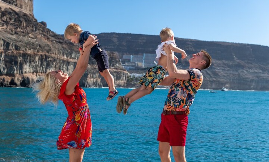 Image 6: Sesión de fotos en Puerto de Mogán Flowering Seaside Fish Village