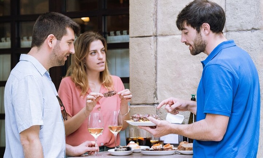 Image 7: Tour a pie por San Sebastián con pintxo y bebida