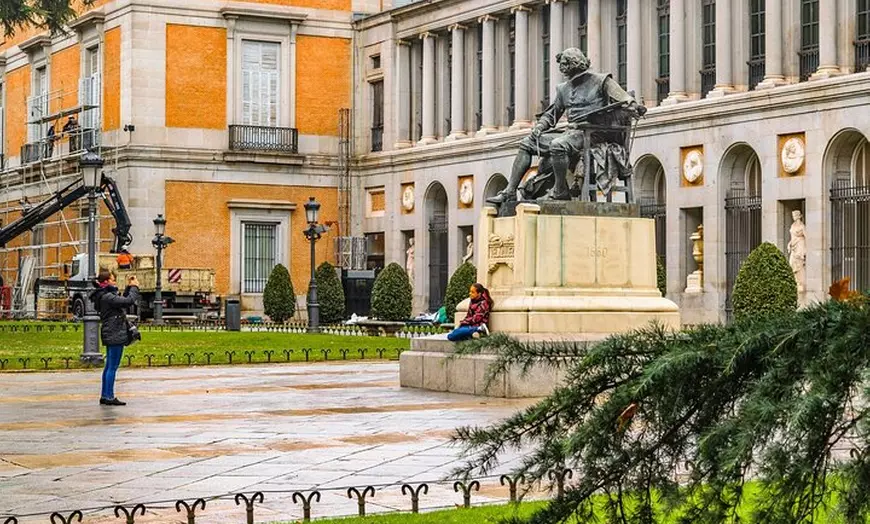 Image 2: Entrada al Museo del Prado y audioguía autoguiada