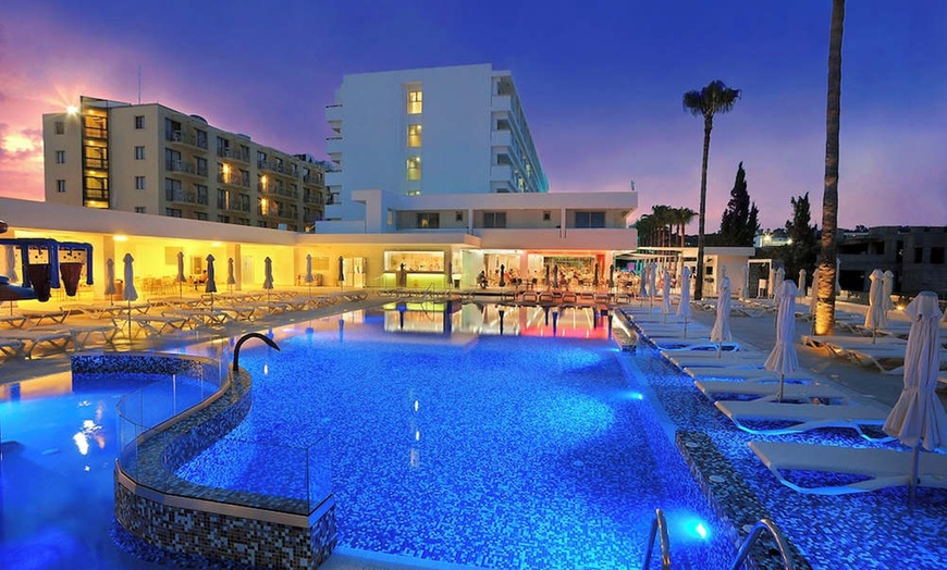 Image 2: ✈ ZYPERN | Ayia Napa - Nelia Beach Hotel 3*, 3 Nächte - Außenpool