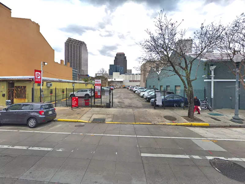 Parking at 923 Julia St. Lot - P912