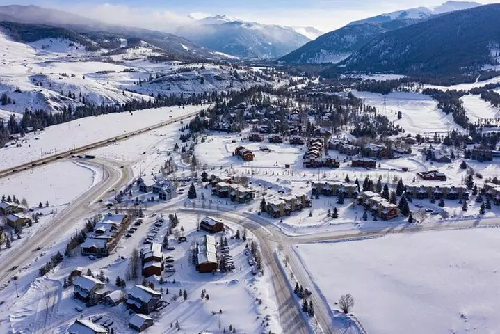 Private Transfer Denver Airport DEN to Hot Ski Resorts