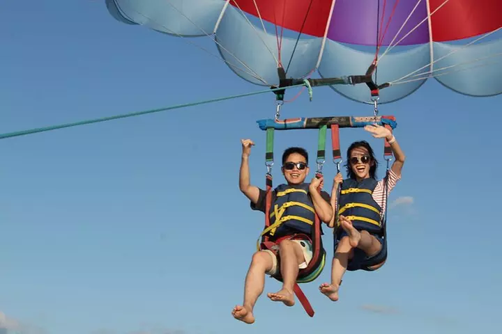 Parasailing Experience in Waikiki, HI
