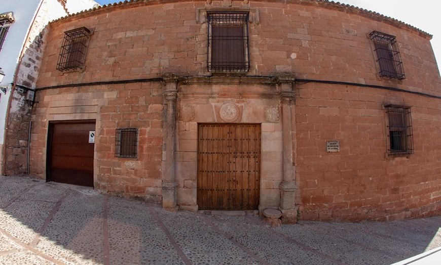 Image 11: Descubre 3 obras de arte en Baños de la Encina