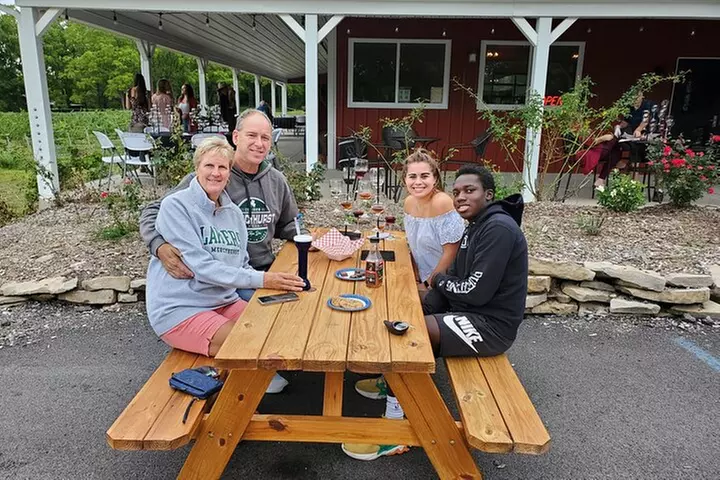 Niagara All American All inclusive Boutique Wine Tour