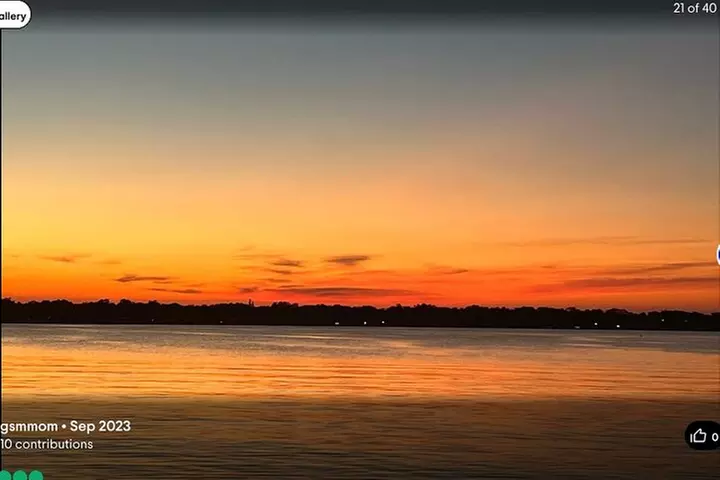 Pontoon Pub Crawl, 5 Lakeside Pubs and Restaurants Visit by Boat