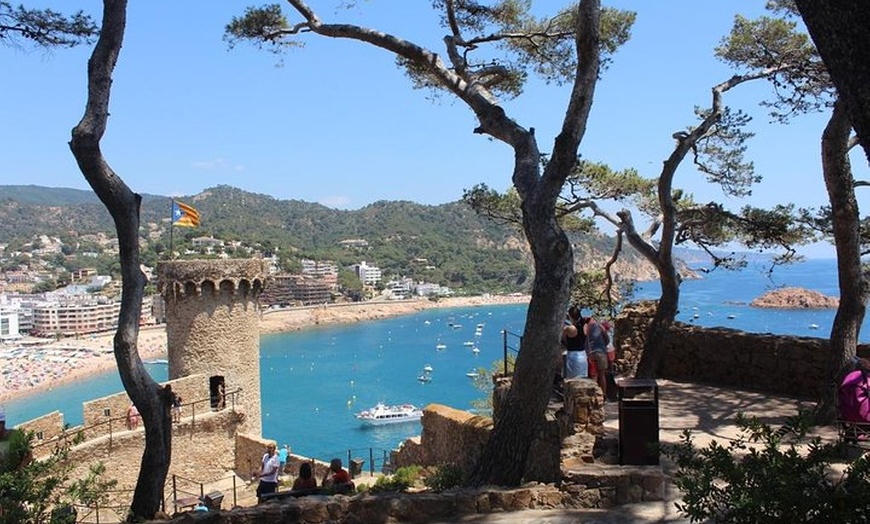 Image 2: Excursión de una día a la Costa Brava con paseo en barco