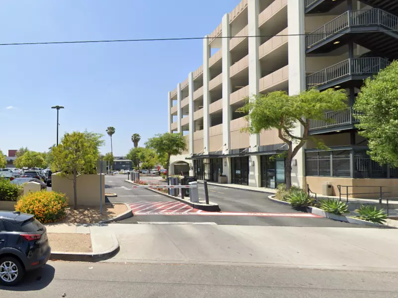 Parking at 6311 Romaine St. Garage