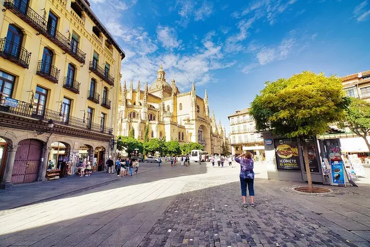 Visita guiada Segovia y Ávila y espectáculo flamenco en Madrid