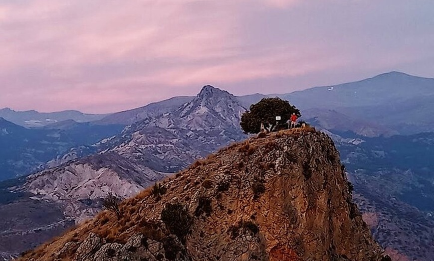 Image 25: NUEVO:Sunset Hike & Summit Sierra Nevada - Tour privado con cachorro