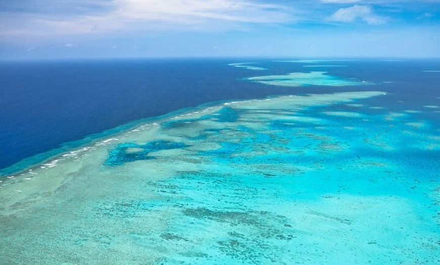 Image 4: Inner Reef Explorer - 30 minute Reef Scenic Flight