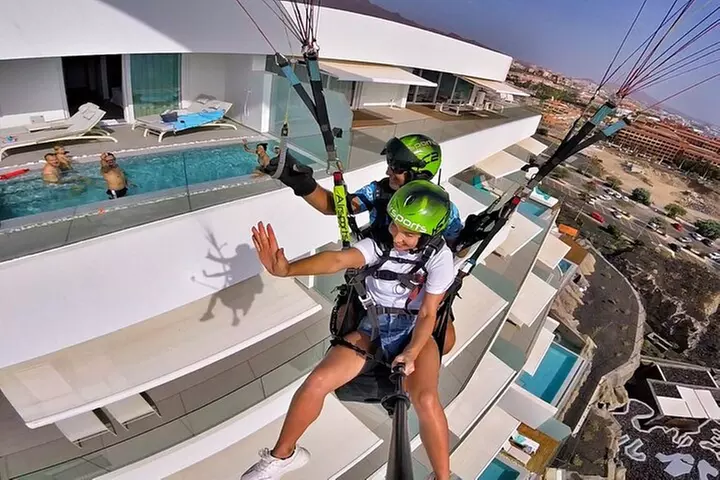 Vuelo en parapente GOLD incluyendo videos / fotos, camiseta y una b...