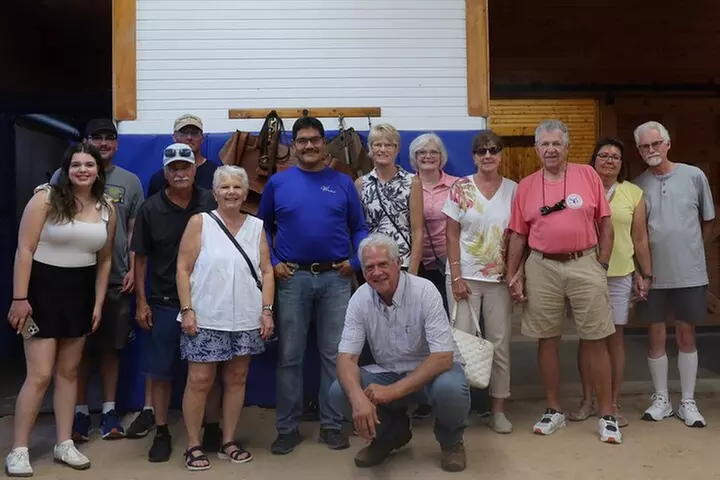 Half-Day Thoroughbred Horse Farm Tour in Kentucky