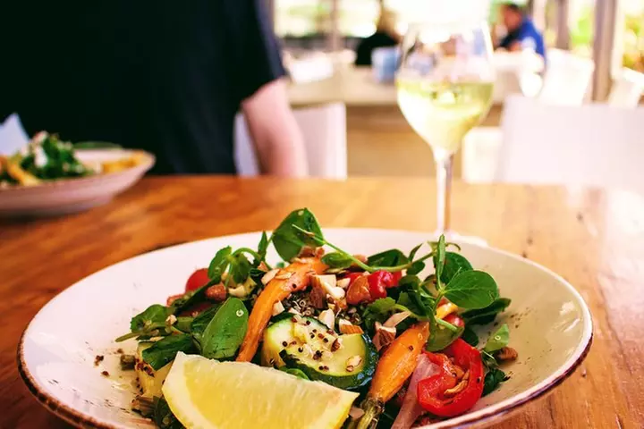 Wildlife, Waterfalls and Wine Day Tour from Sydney