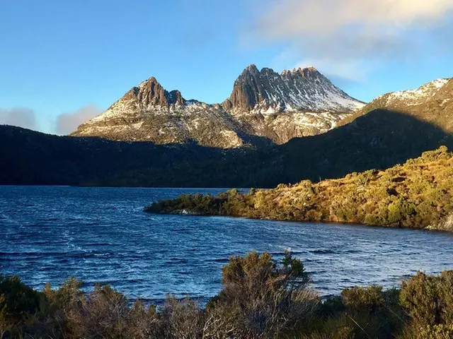 Cradle Mountain Half Day Dove Lake Guided Tour with Lunch
