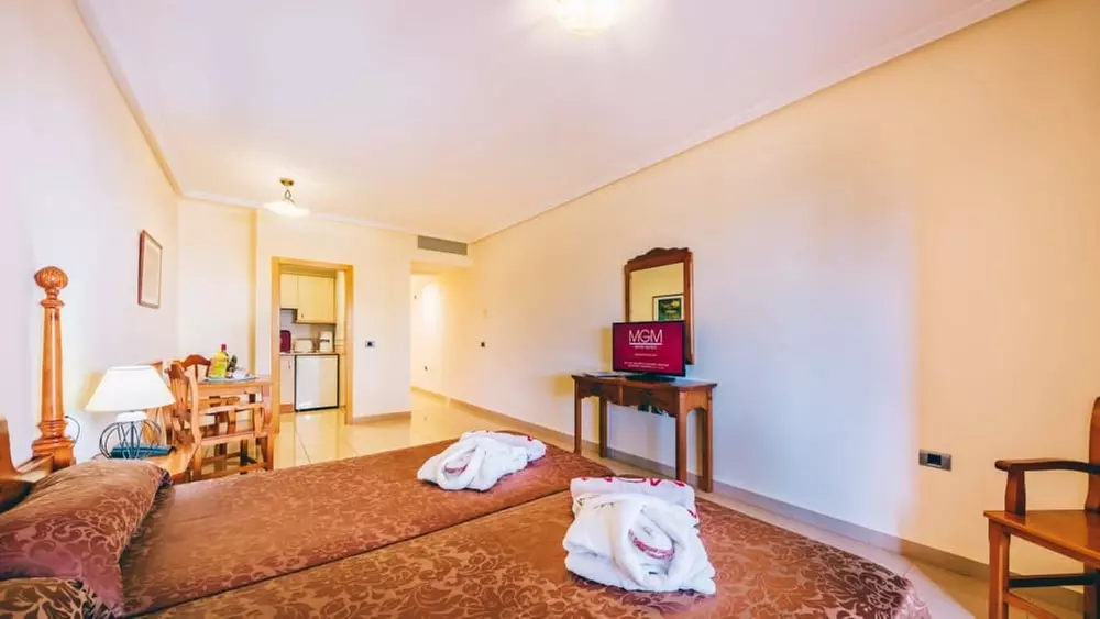 ✈ TENERIFE | San Miguel de Abona - Grand Muthu Golf Plaza Hotel & S...