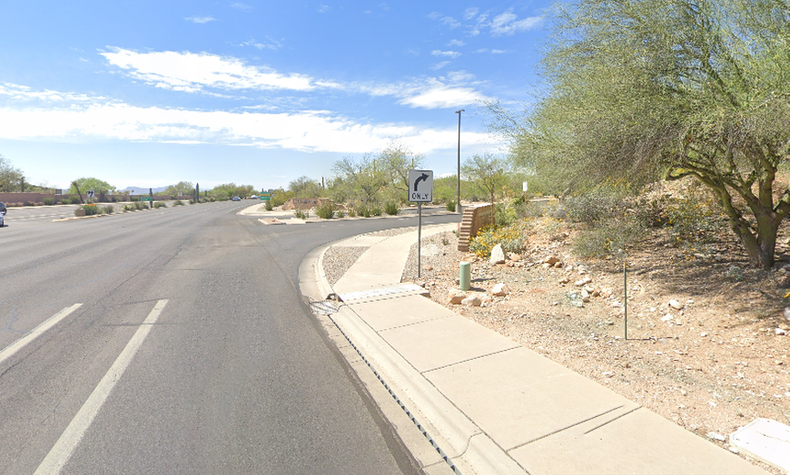 Image 1: Parking at 2905 E. Skyline Dr. Lot
