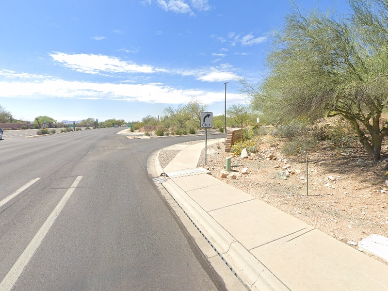 Parking at 2905 E. Skyline Dr. Lot