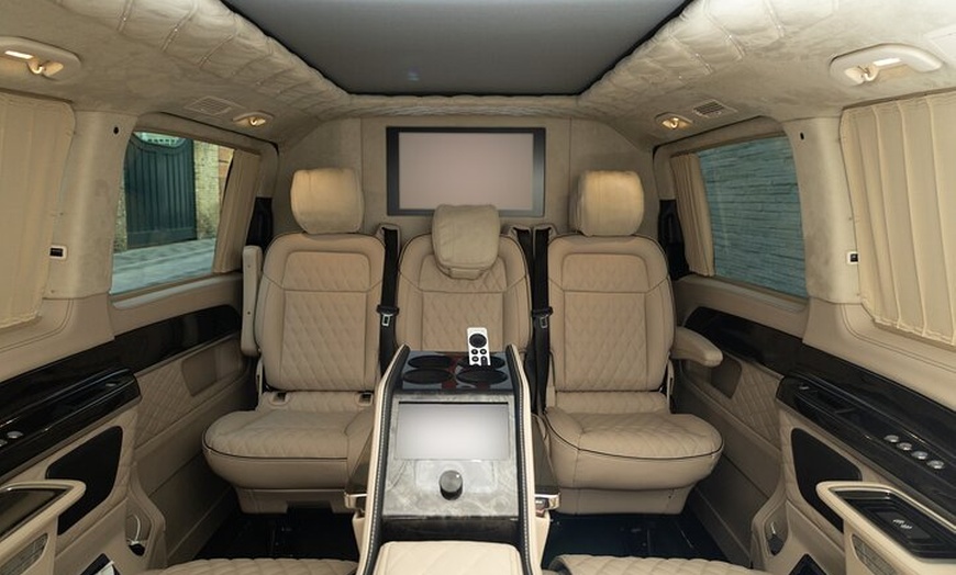 Image 2: Central London Luxury Senzati Jet Class for a Day