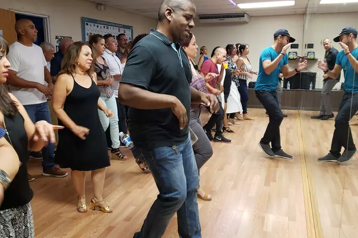 Beginner Salsa Class in a Professional Studio - Second Medium