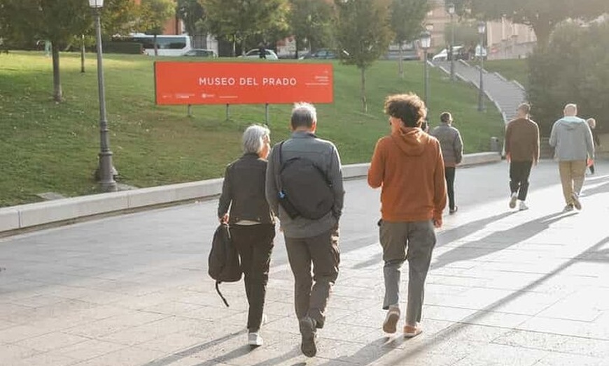 Image 3: Tour a pie por el Prado con un amante del arte