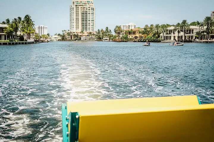 Sandbar Splash and Yacht Tour in Fort Lauderdale