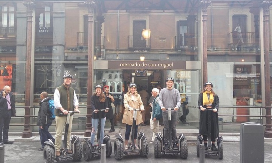 Image 8: Lugares destacados de Madrid: Recorrido guiado en segway con duraci...