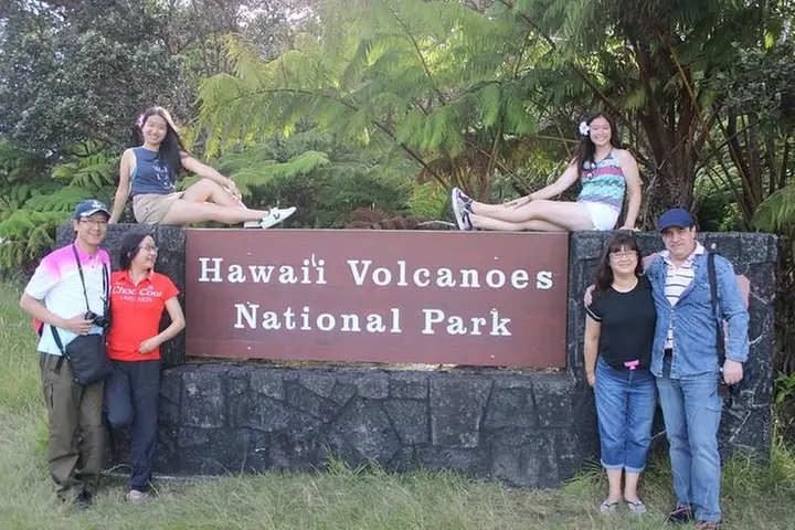 Private Tour from Hilo to Hawaii Volcanoes Natl Park Mercedes Van