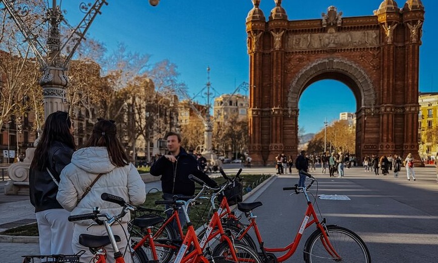 Image 13: Barcelona: Recorrido en bicicleta o eBike, lugares de interés y pun...
