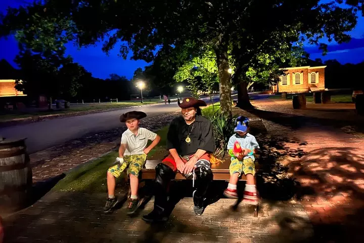 Williamsburg Ghosts, Witches and Pirates Tour