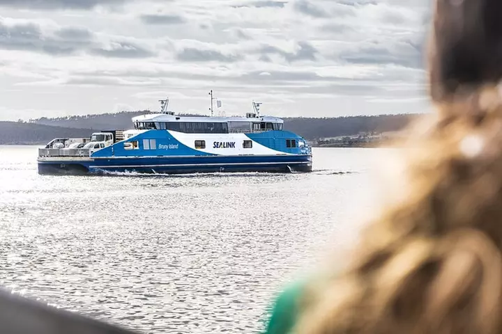 Bruny Island Food, Sightseeing, Guided Lighthouse Tour & Lunch