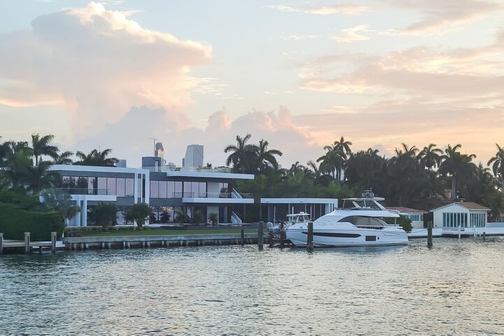 Sunset Cruise of Biscayne Bay Millionaire Homes & Cash Bar