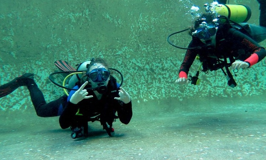 Image 2: PADI Open Water Course