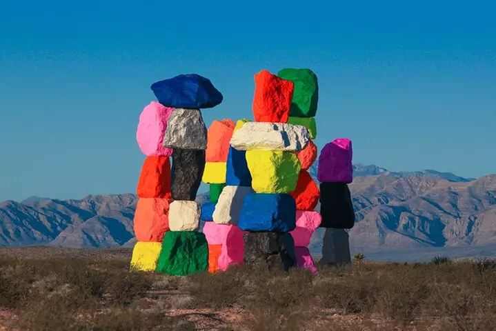 California Desert, Red Rock Views and Seven Magic Mountains