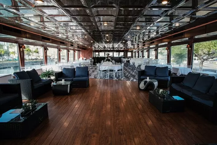 Waikiki Fireworks Cocktail Cruise