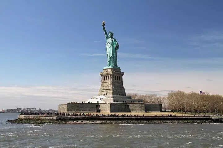 Landmark 60-minute NYC Cruise Near the Statue of Liberty
