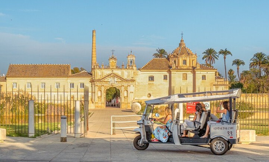 Image 2: Tour de Bienvenida a Sevilla en Eco Tuk Tuk Privado