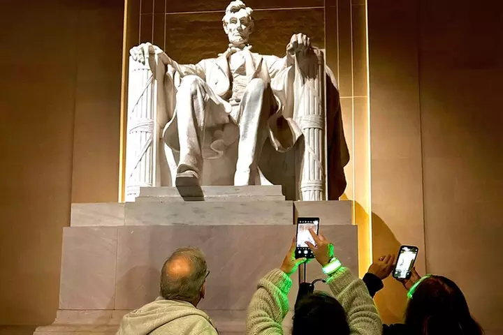 DC Night Tour With Magic LED- Pick Up/Drop, Snacks, LED Bracelets