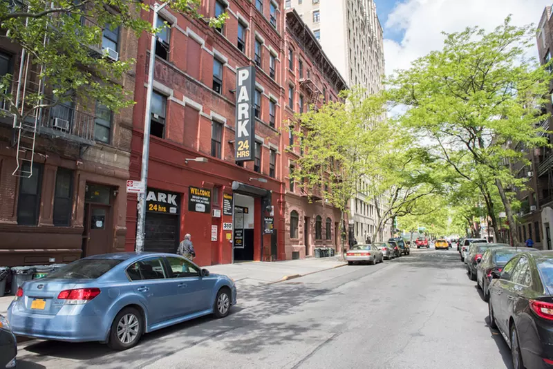 Parking at Park-it Management - 310 E. 11th St. Garage - Primary Image