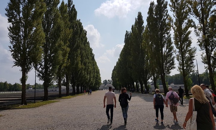 Image 8: Tour ab München mit dem Zug zur KZ-Gedenkstätte Dachau