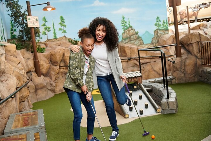 Moose Mountain Adventure Golf in Mall of America