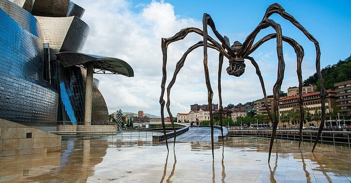 Cartel de Entrada al Museo Guggenheim de Bilbao en Bilbao