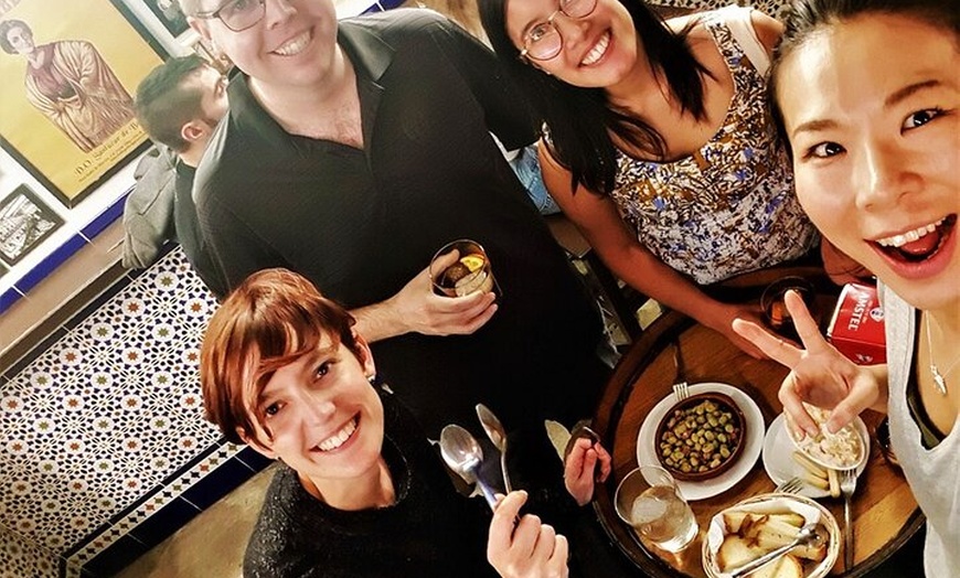 Image 9: Auténtico Tour de Tapas y Vinos en Fuengirola : ¡Come como un local!