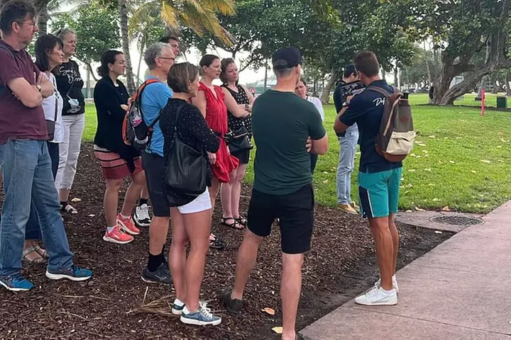 Award-winning Art Deco & Hidden Gems Walking Tour in Miami Beach